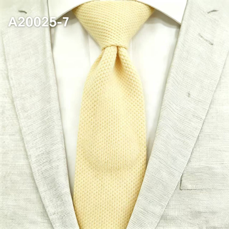 Title: The Art of Dressing for a Job Interview: The Dos and Donts of Wearing a Half-Sleeve Shirt with a Tie Title: The Art of Dressing for a Job Interview: The Dos and Donts of Wearing a Half-Sleeve Shirt with a Tie