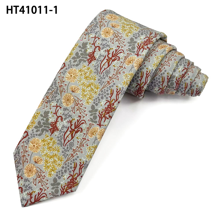 Title: The Enigmatic Allure of XiangEmbroidery Ties: A Masterpiece of Artistic Brilliance Title: The Enigmatic Allure of XiangEmbroidery Ties: A Masterpiece of Artistic Brilliance