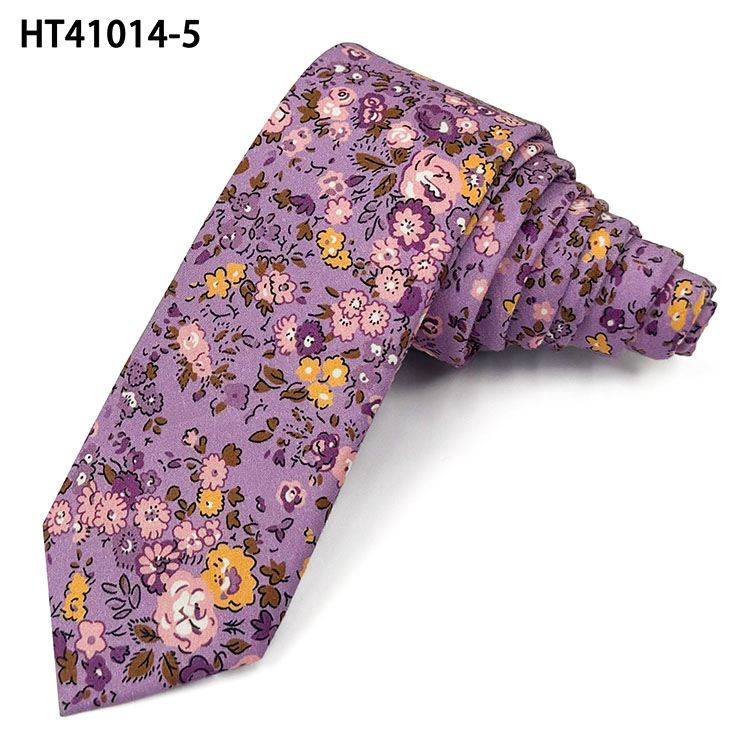 The Story of Little Pigs Tie
