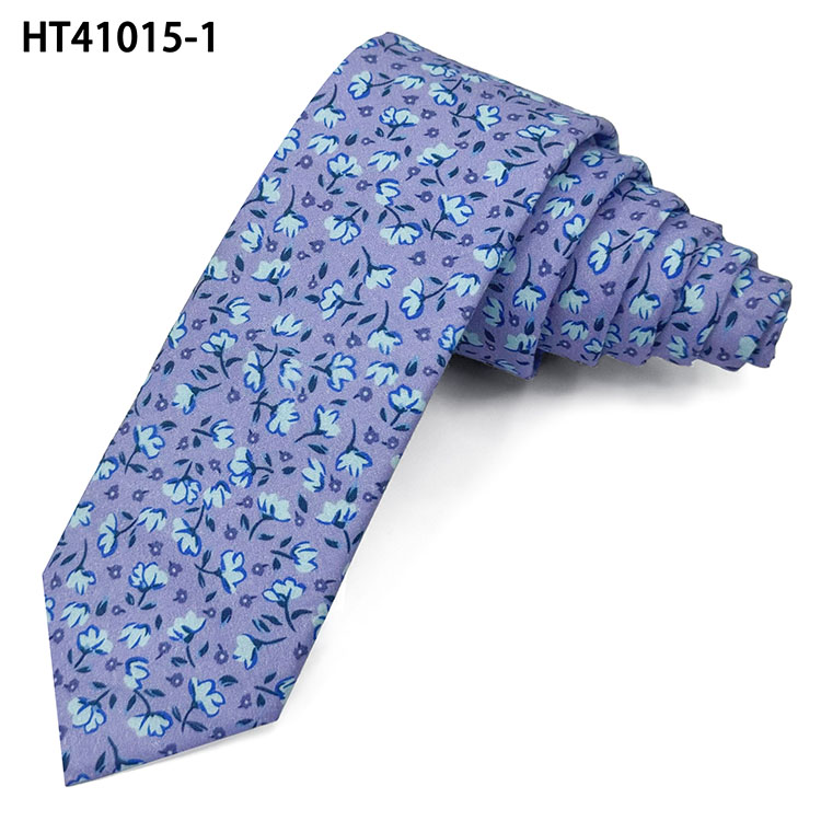 Title: The Timeless Style of a Bold Tie and Loose Suit Title: The Timeless Style of a Bold Tie and Loose Suit