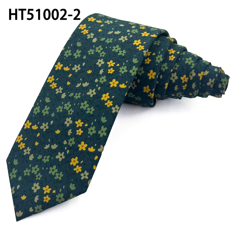 Title: The Elegance of Yang Lans Suit and Tie