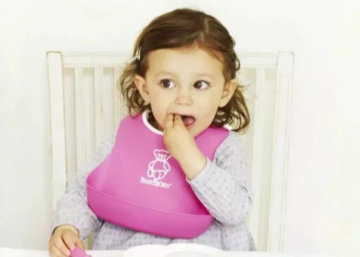 Baby bib and onesie set: a cute and functional wardrobe essential