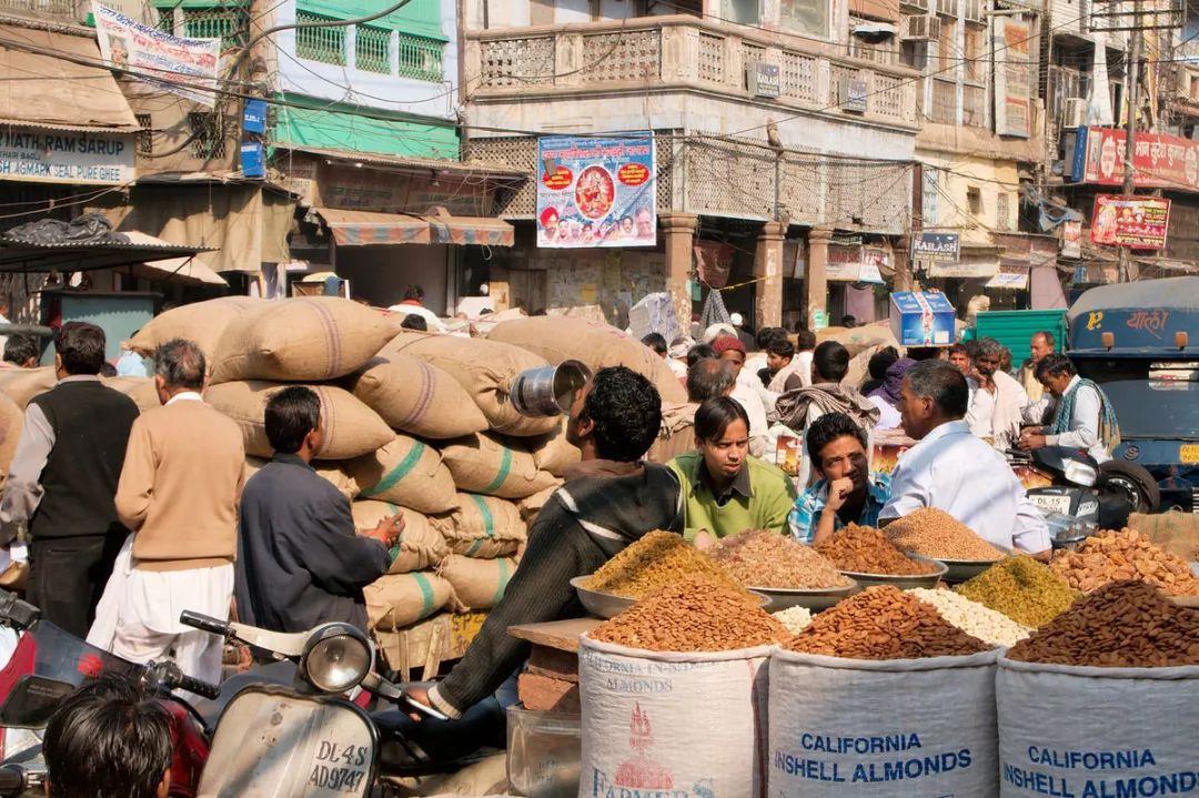 Title: Exploring Guangzhous Largest Tie Wholesale Market