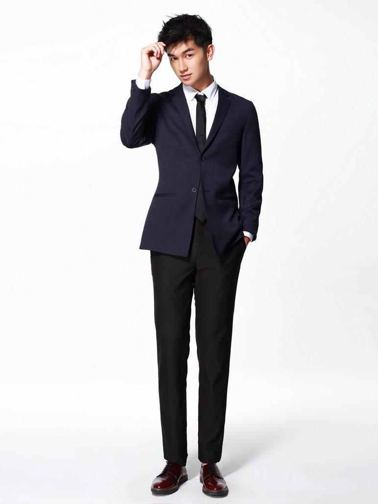Title: 推荐给男士的蓝西服领带款式