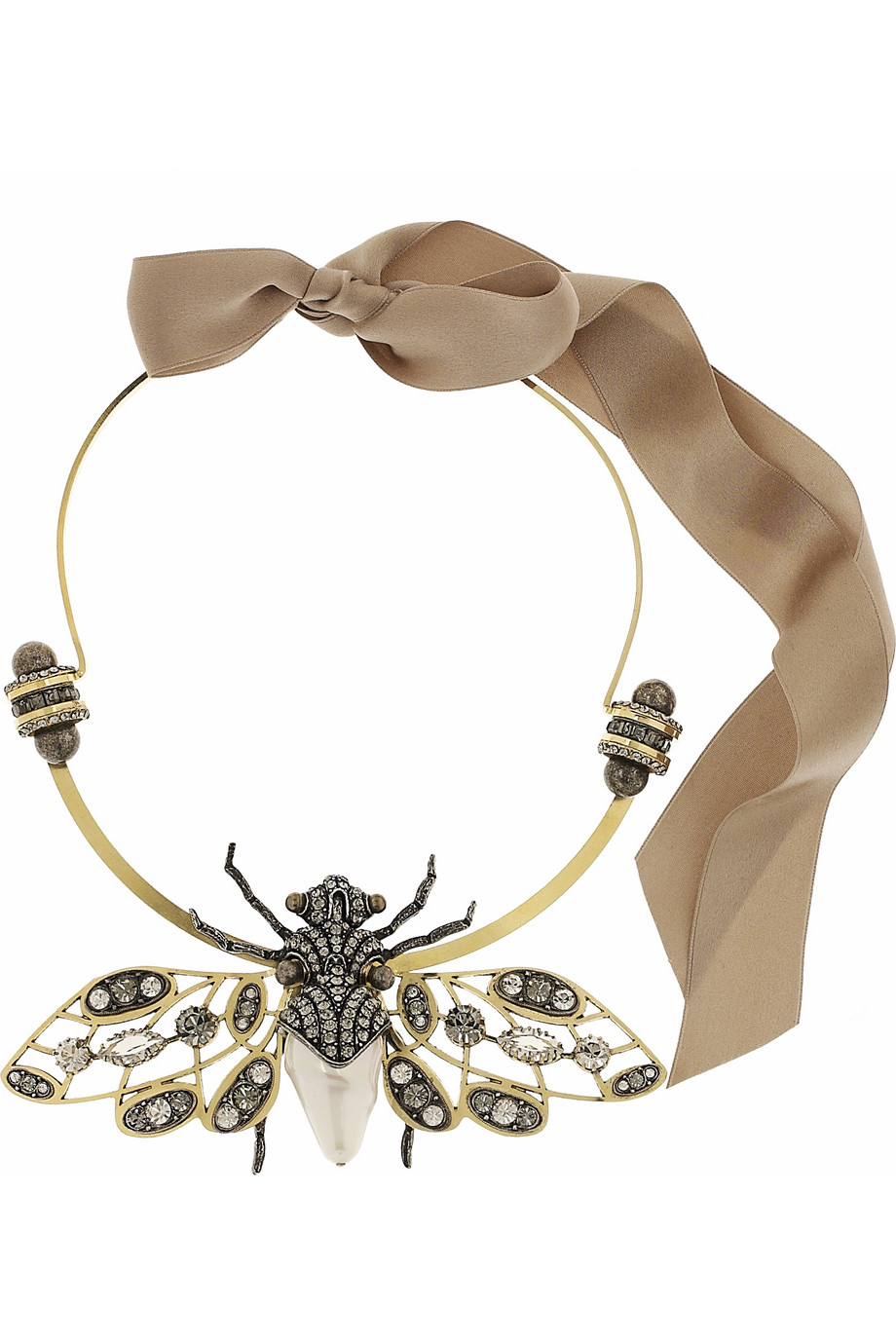 Title: Creating a Lovely Necklace with a Heart-shaped Scarf and a Wristband: A Tutorial on Tie Knot Patterns