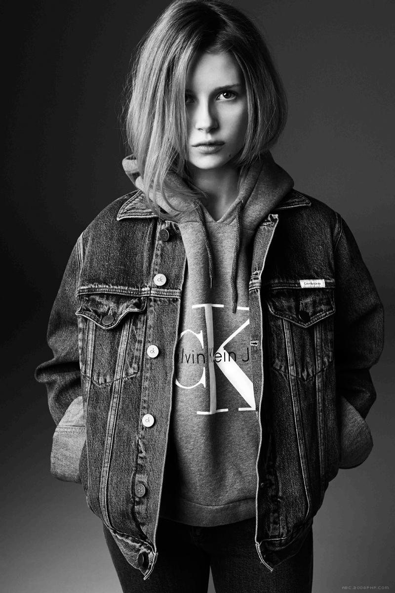 CK Tie Brand Necklaces: Timeless Classics for Women’s Fashion