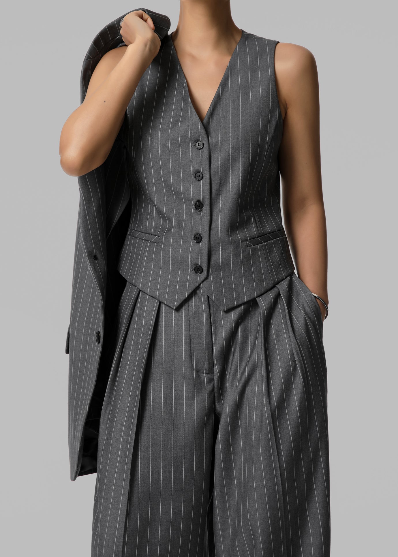 Title: The Art of Wearing a Suit Collar with a Female Perspective