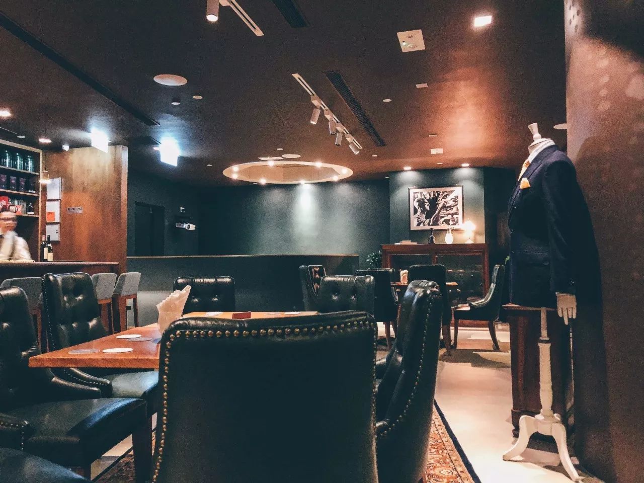 Title: Unveiling the Hidden Gems of Tie Selection: A Collection of Underrated Mens Tie Brands and their Stunning Visuals