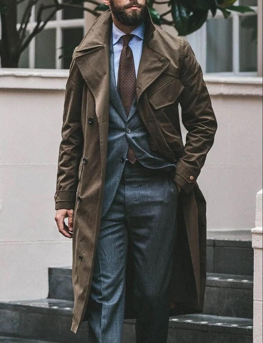 English Content for the Theme of Coat and Tie Styles for Men