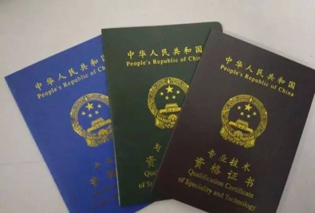 Title: Capturing Professional Portraits in Luzhou: The Art of Wearing Suit and Tie for ID Photos