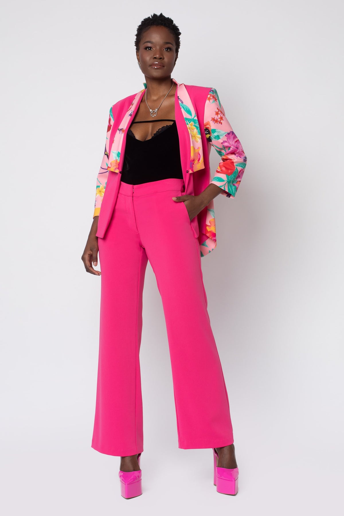 Title: The Fashionable Combination: Suits Paired with Pink Neckties - Is it Acceptable?