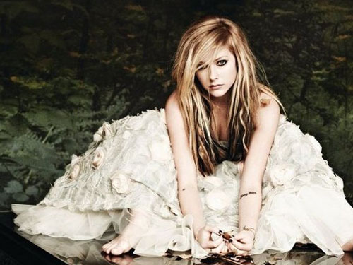 The Elegance of a White Dress with a Silk Tie