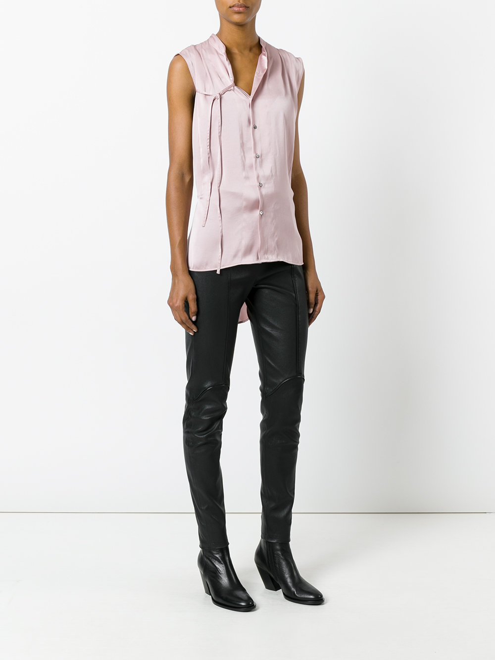The Unique Style of combining a Tie and a T-shirt
