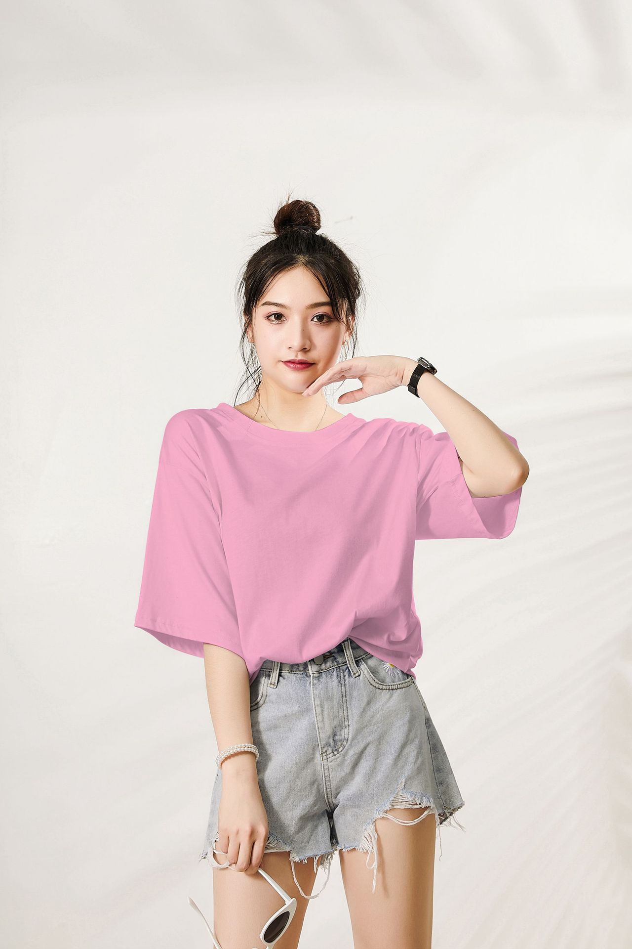 Title: Discovering the Essence of Korean Fashion: The Brand Behind the Stylish Tie-Shirt Outfit