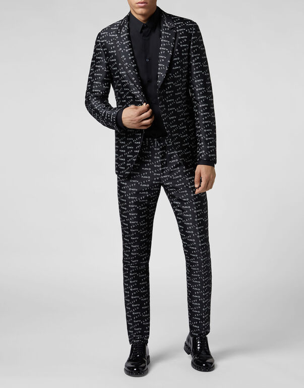 Title: The Art of Combination: How to Masterfully Wear a烫钻领带百搭衬衣外套