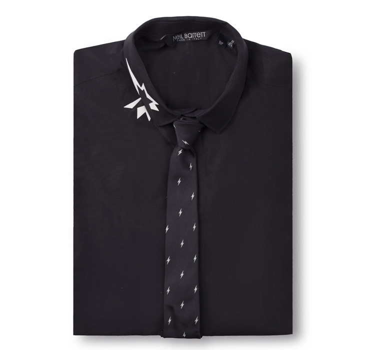 Title: The Art of Combination: How to Masterfully Wear a烫钻领带百搭衬衣外套