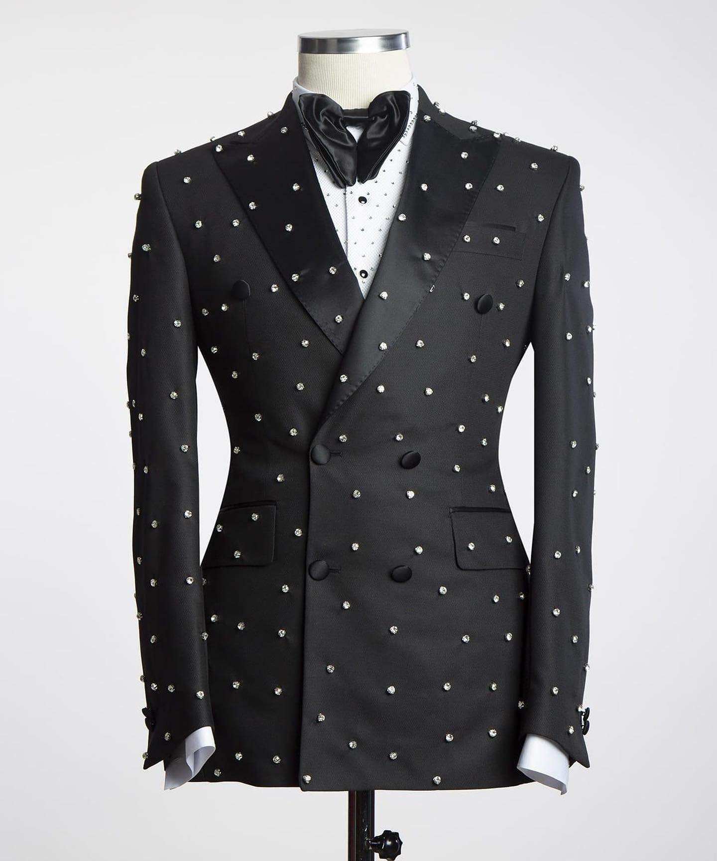 Title: The Art of Combination: How to Masterfully Wear a烫钻领带百搭衬衣外套