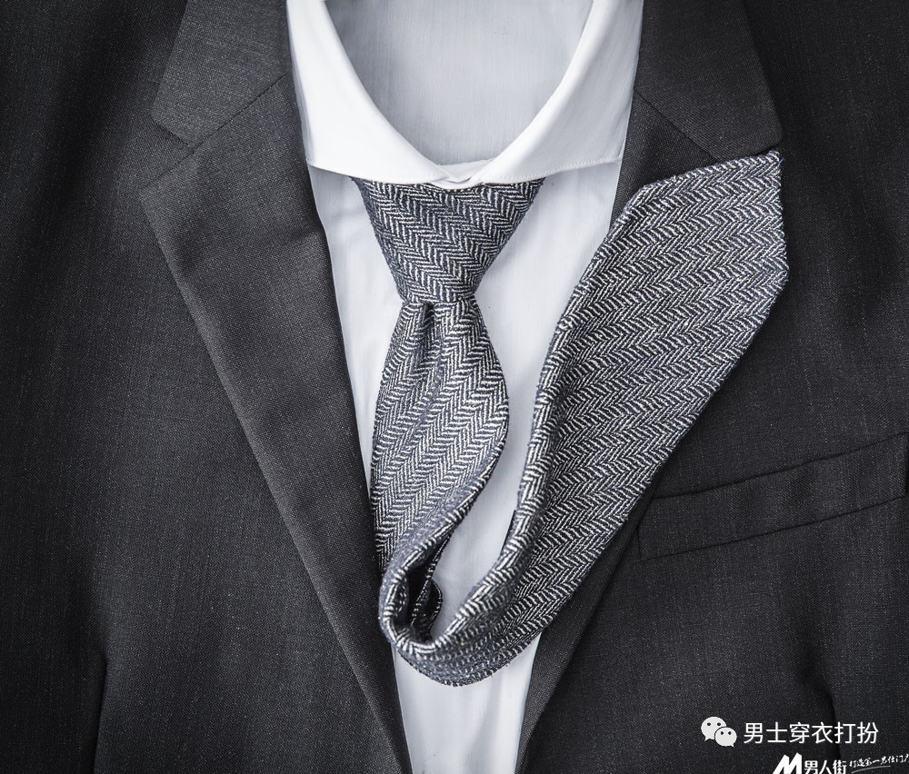 Title: 男士免打领带标准，长度的重要性及其影响
