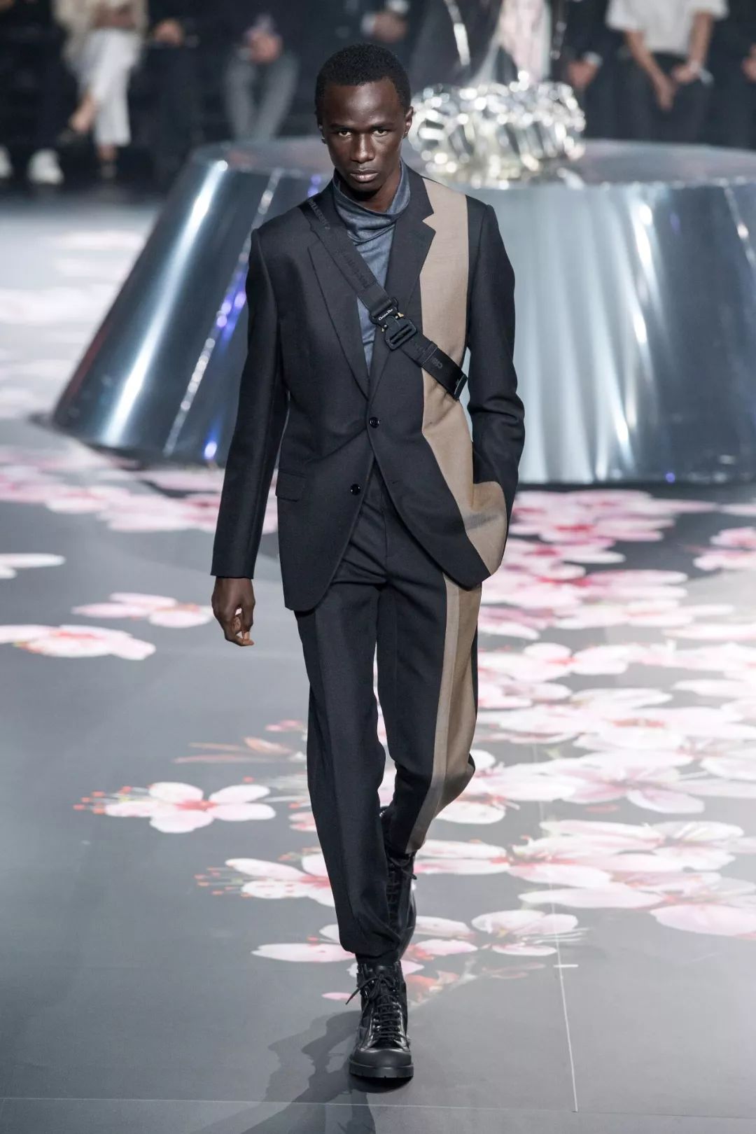 The Luxurious World of Dior: A Closer Look at the Fashionable Mens Tie Collection