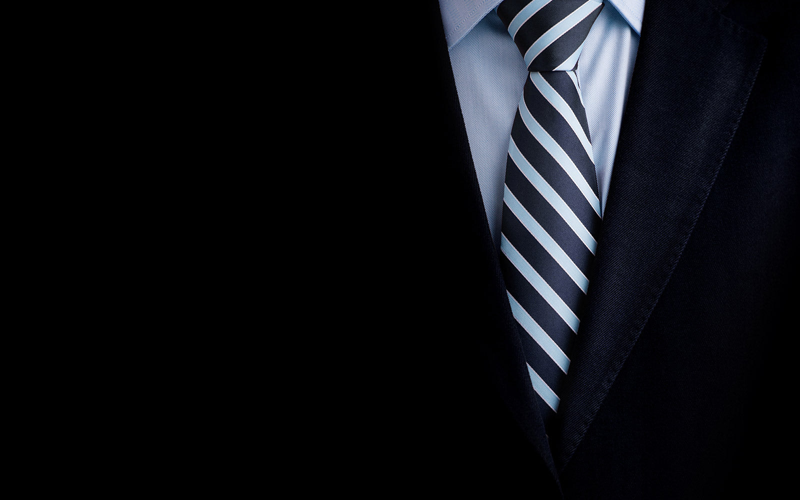 Title: The Essence of Power Suits and TIES: A Deeper Look into PS西服领带