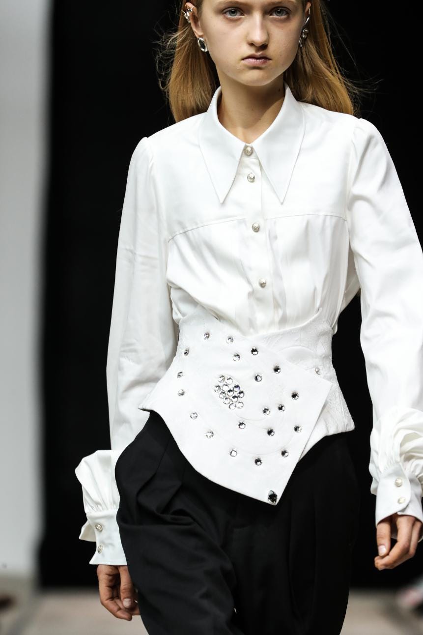 Title: Does White Shirts with Ties Exist in the Fashion Industry?