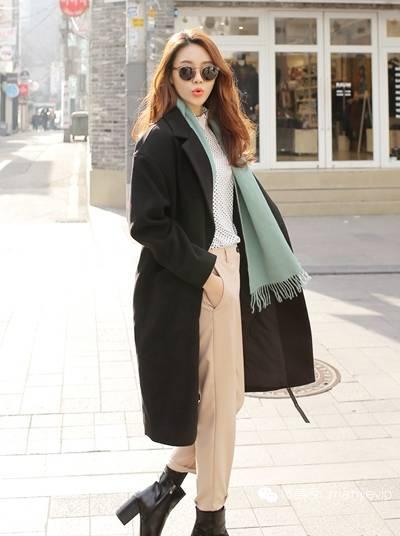 The Unique Charm of a Coat with a Fur-Trimmed Tie