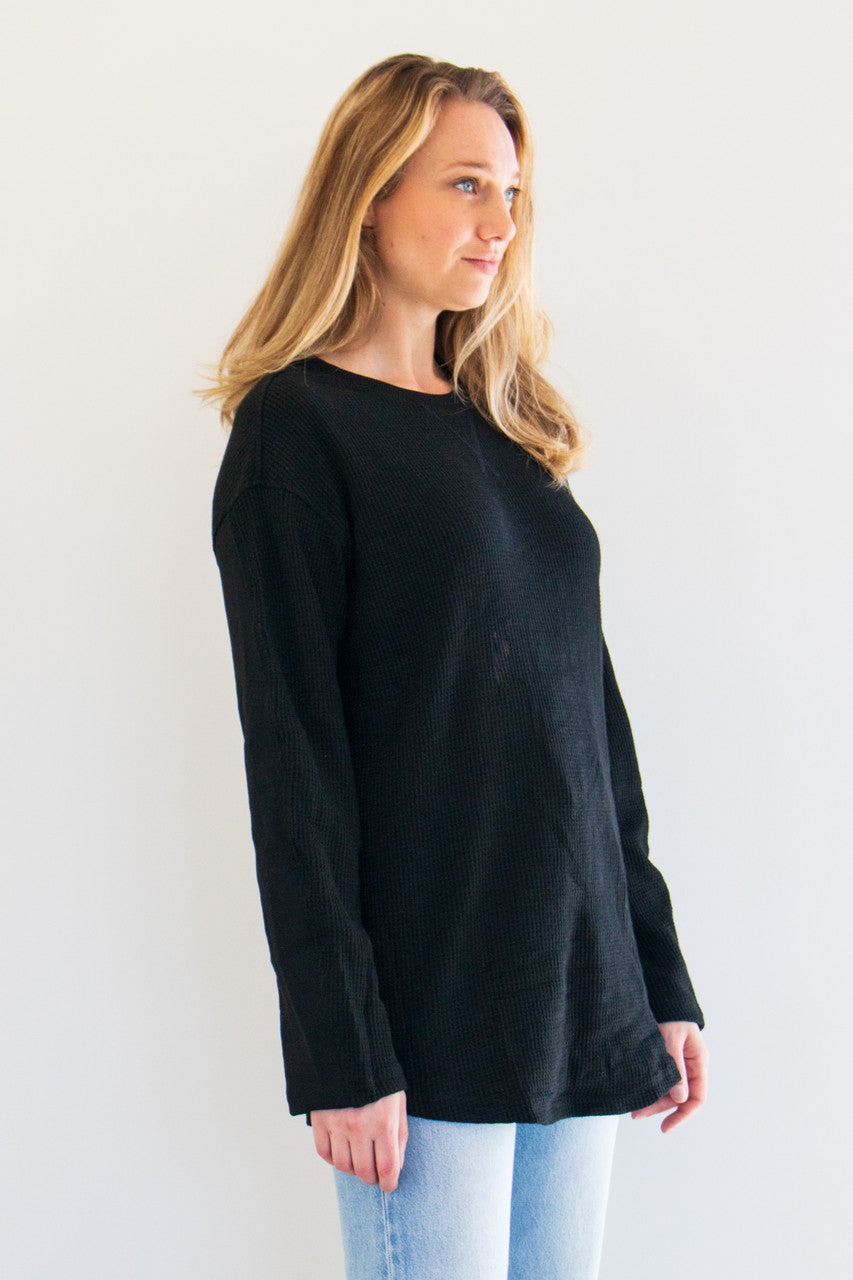 Title: Does the Exported Blouse Have a Tie or Not?