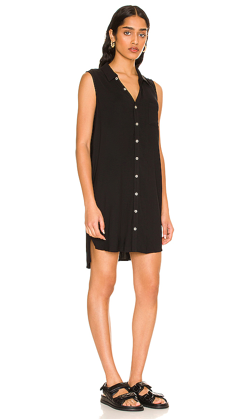 Summertime Button-Up and Tie: A Fashionable and Comfortable Combination