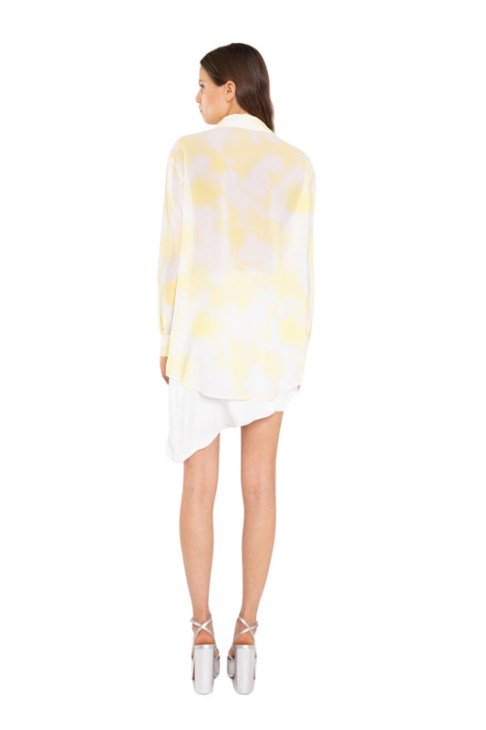 Title: The Subtle Yet Stylish Pairing: The Beauty of a Yellow Collared Shirt with a Beige Blouse