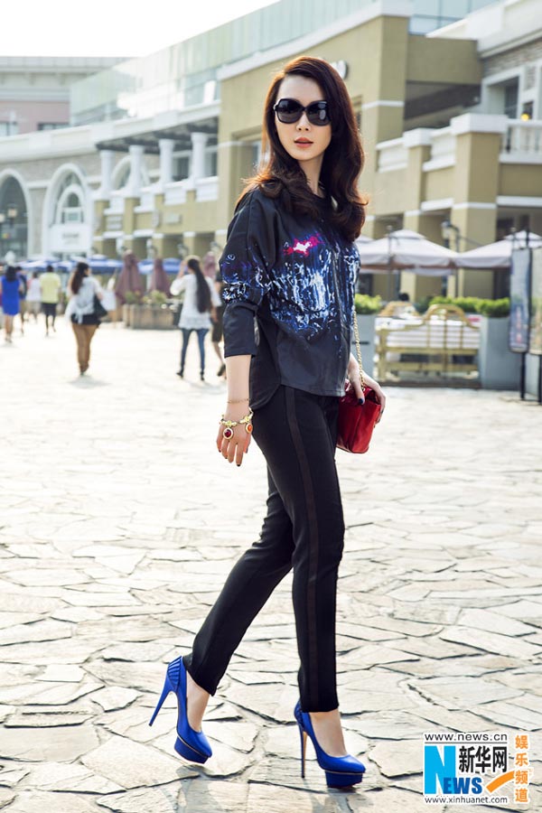 Title: Creating a Fashionable and Cozy Look with Winter-Summer Blouses and Ties for Childrens Dresses