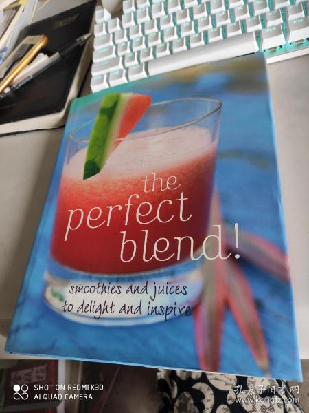 Title: The Perfect Blend: Long-Sleeve T-Shirts with Tie Collars - A Fashion Forward Solution for the Modern Male