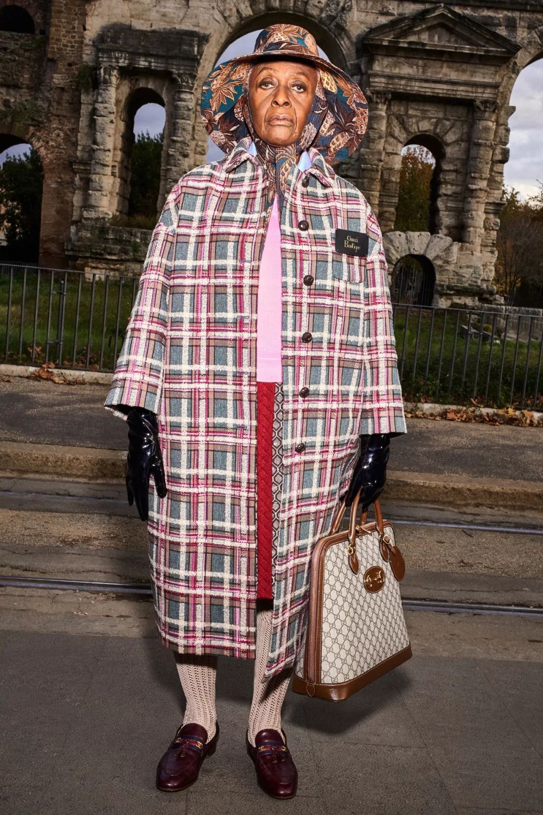 Title: Where to Find the Deyang Gucci Scarf in China?
