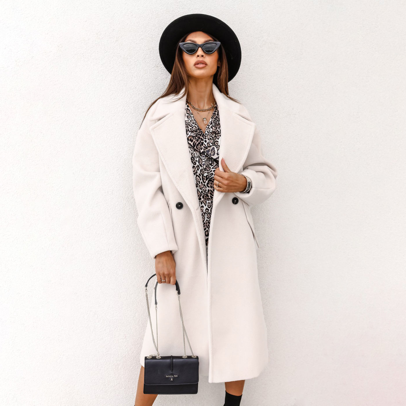 Title: Cozy and Stylish Womens Winter Coat without Collar Tie