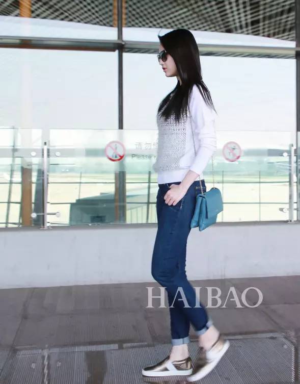 Title: Unconventional Fashion: Can Women Wear Suits with Ties?