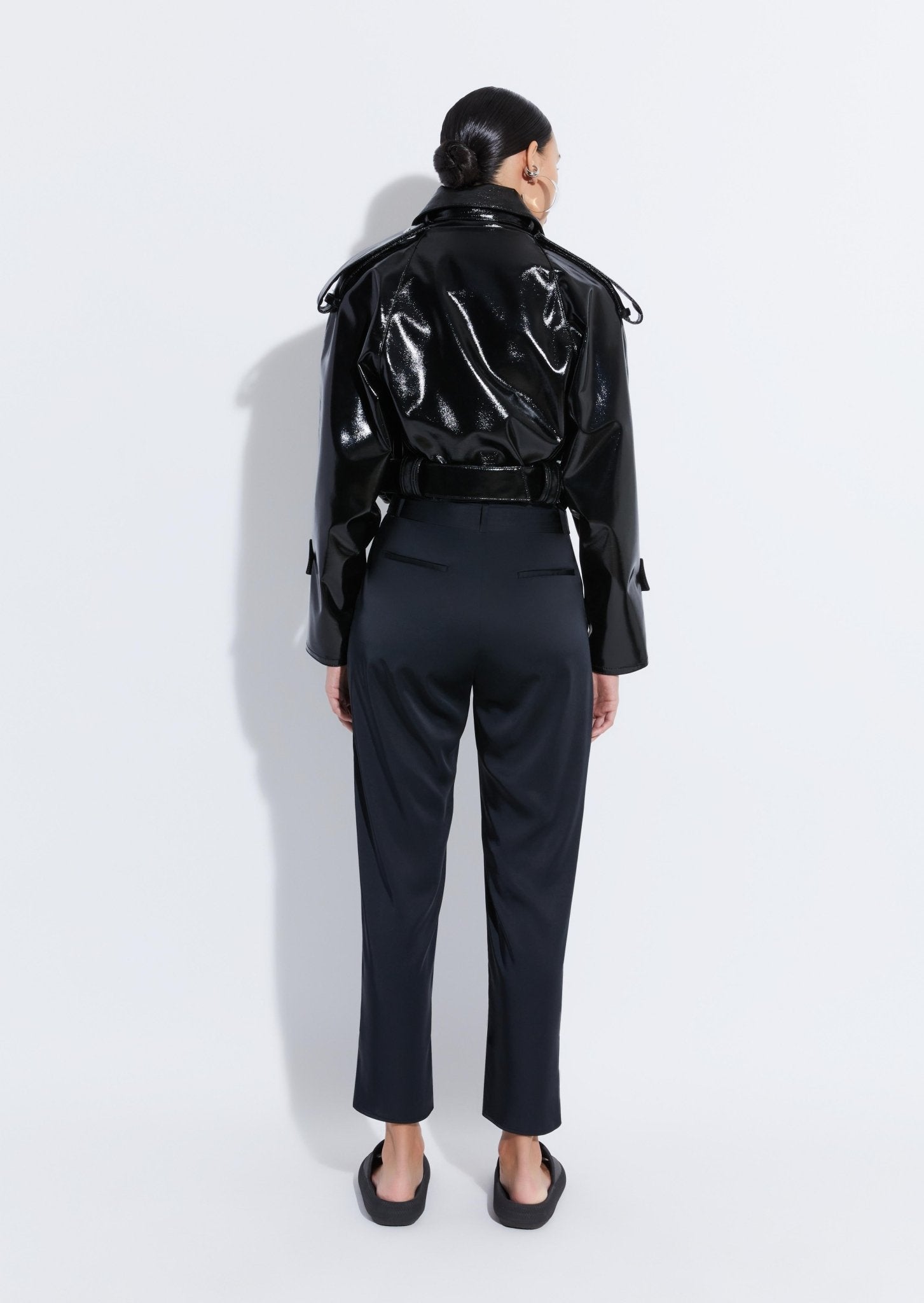 Title: Suitable Leather Jackets for Women to Wear with Ties: A Guide to Fashionable Pairings