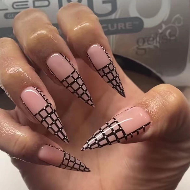 Title: Unlocking the Perfect Summer Wardrobe: The Ultimate Tie-in with Versatile and Stylish Nail Art