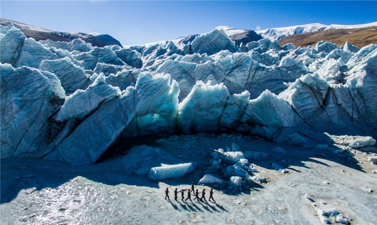 The Elegance of Tibetan Blue: Exploring the Allure of the Hidden Zipper