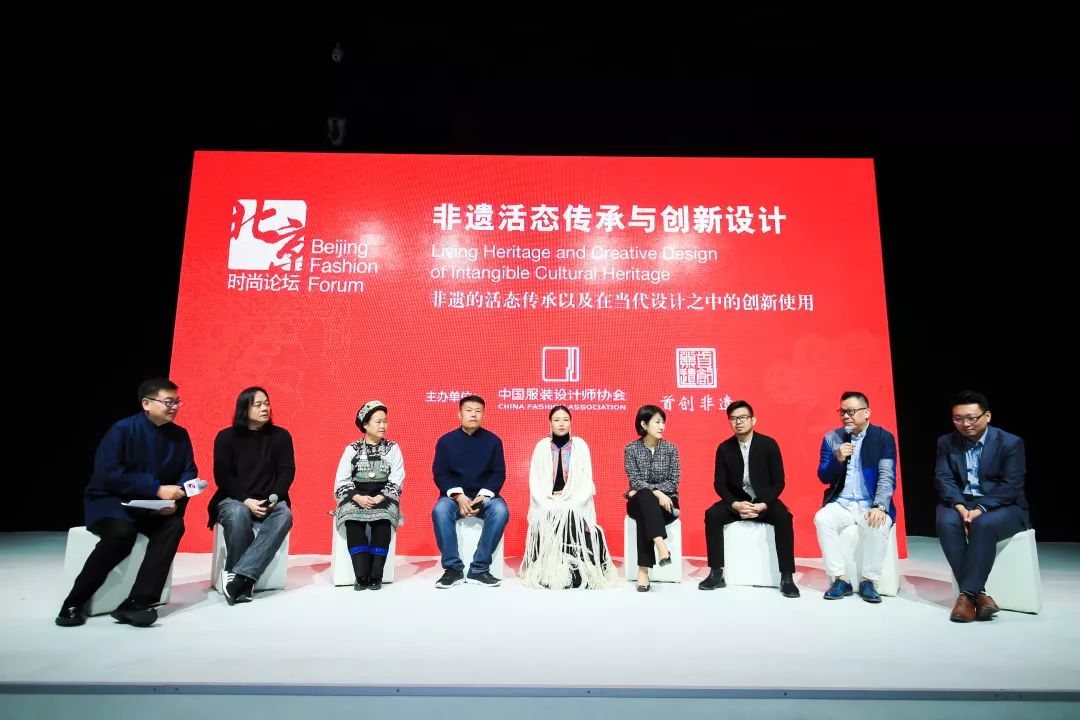 Title: The曲靖领带店，传承与创新的时尚之旅