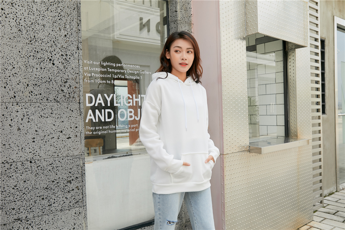 Title: Creating a Unique and Fashionable Look with Korean-style Hoodies and Ties: A Guide for Women
