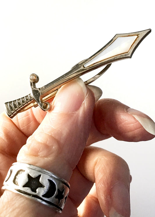 Title: The Unique Charm of Tie Sword Rings