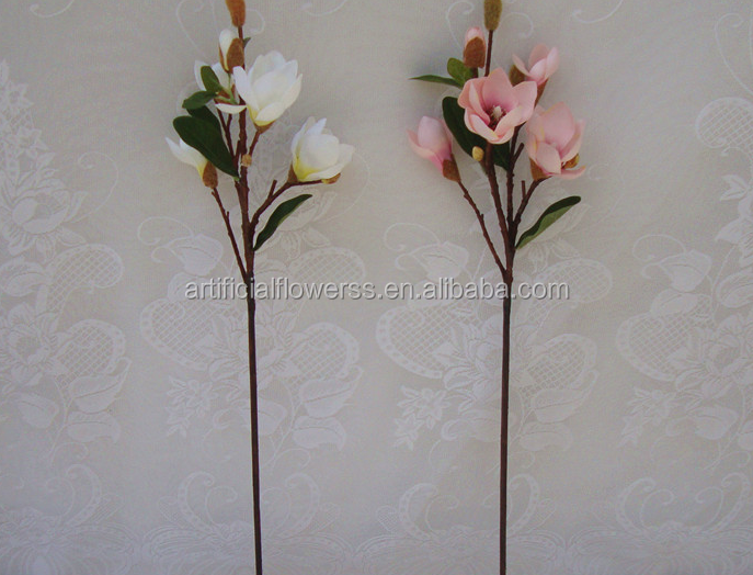 The Unique Charm of Flower-Tie Combinations