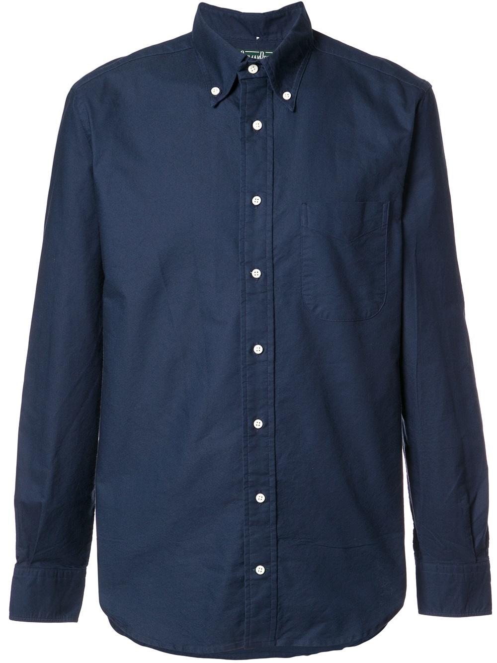 Title: The Art of Combining a Button-Down Shirt and a Tie with Two蝴蝶结 Designs