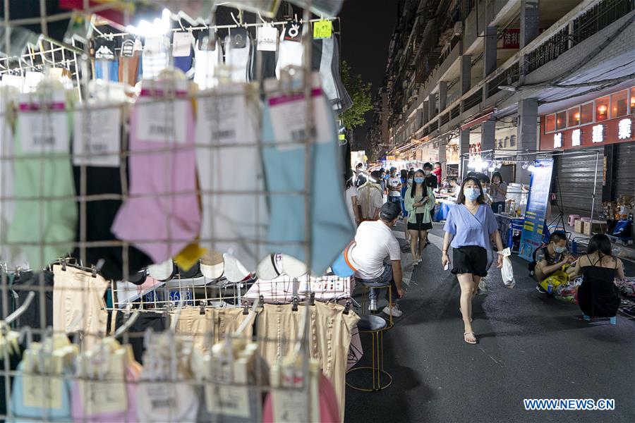 Title: The Tie Market in Bozhou