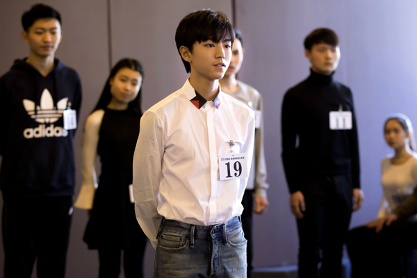 Title: Wang Junkai Dancing with a Red Tie: A Phenomenal Visual Experience