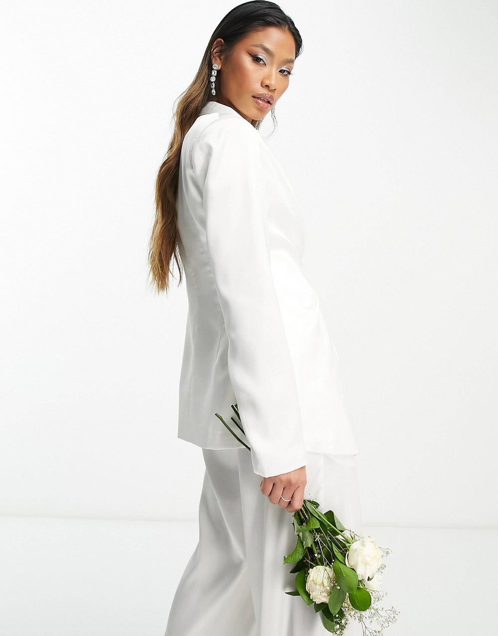 White Suit with Blouse and Tie for Women: A Stunning Fashion Choice