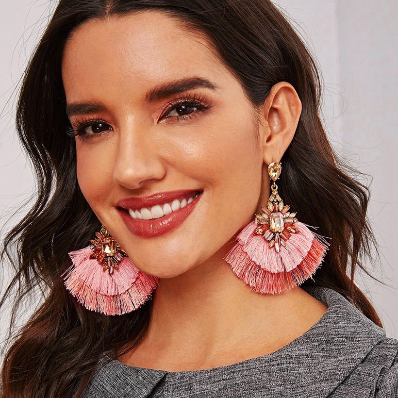 Title: Top Brand Recommendations for Necklaces, Earrings and Ties: Ladies Fashion Essential