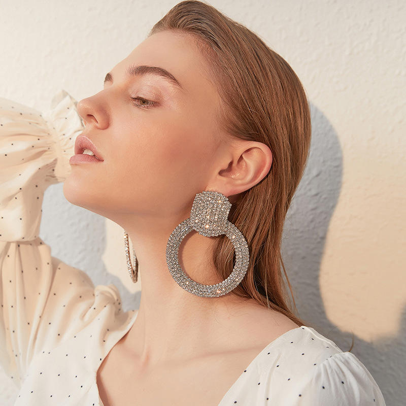 Title: Top Brand Recommendations for Necklaces, Earrings and Ties: Ladies Fashion Essential