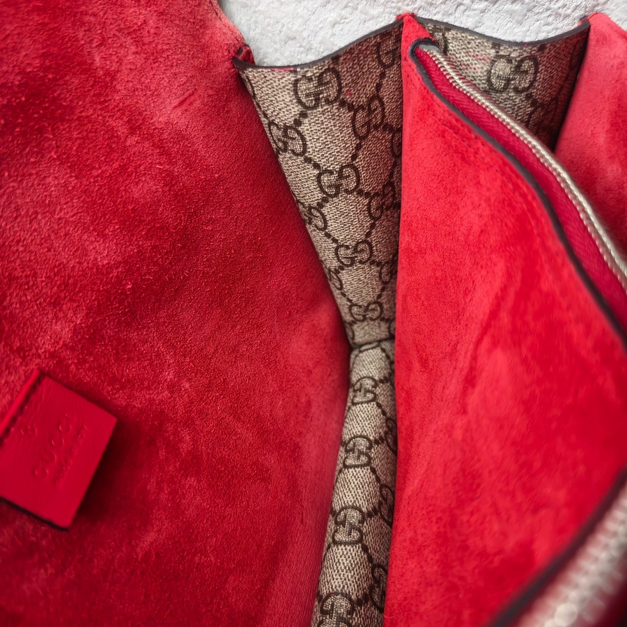 Title: Introducing the Perfect Gucci Red Tie for Ladies: A Style Guide