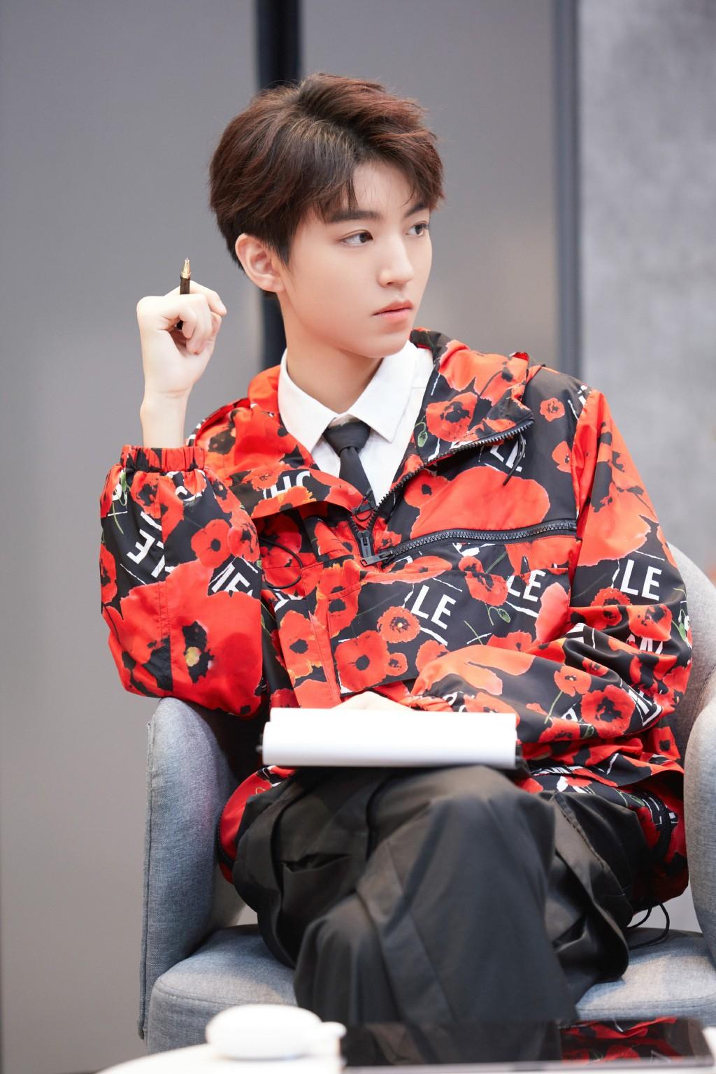 Title: 推荐品牌男士衬衫穿搭领带指南