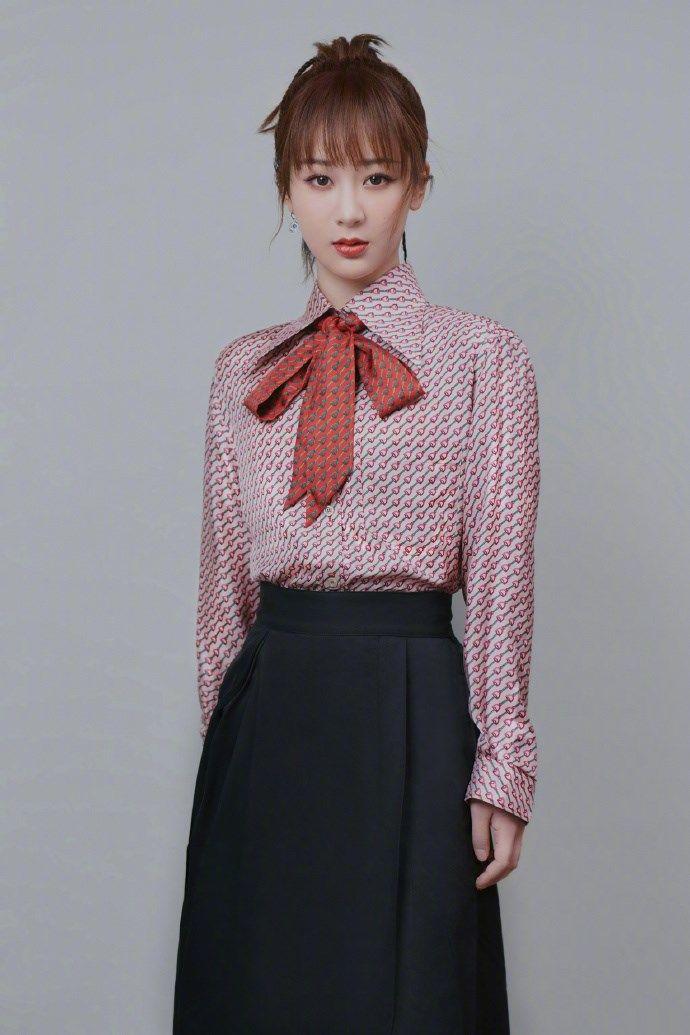 Title: 推荐品牌女士粉色衬衣领带，展现优雅魅力